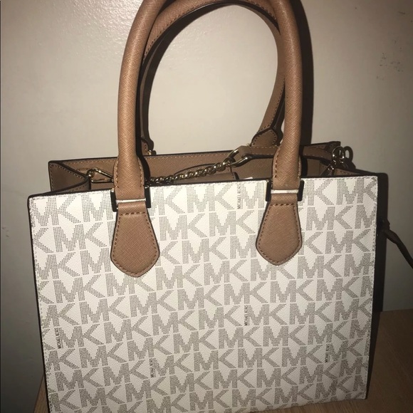 Micheal Kors Crossbody - Picture 2 of 5